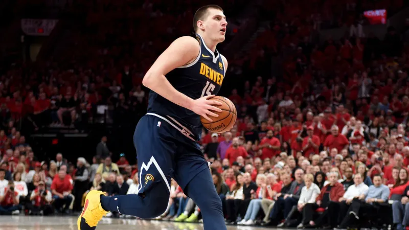 Сколько шагов с мячом можно делать в баскетболе?